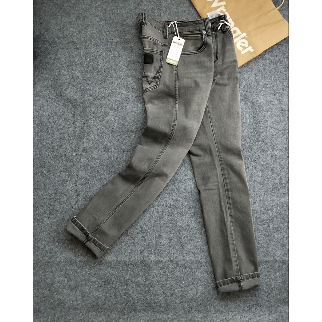 SALE WRANGLER SPENCER ORIGINAL SIZE 31 SLIM FIT