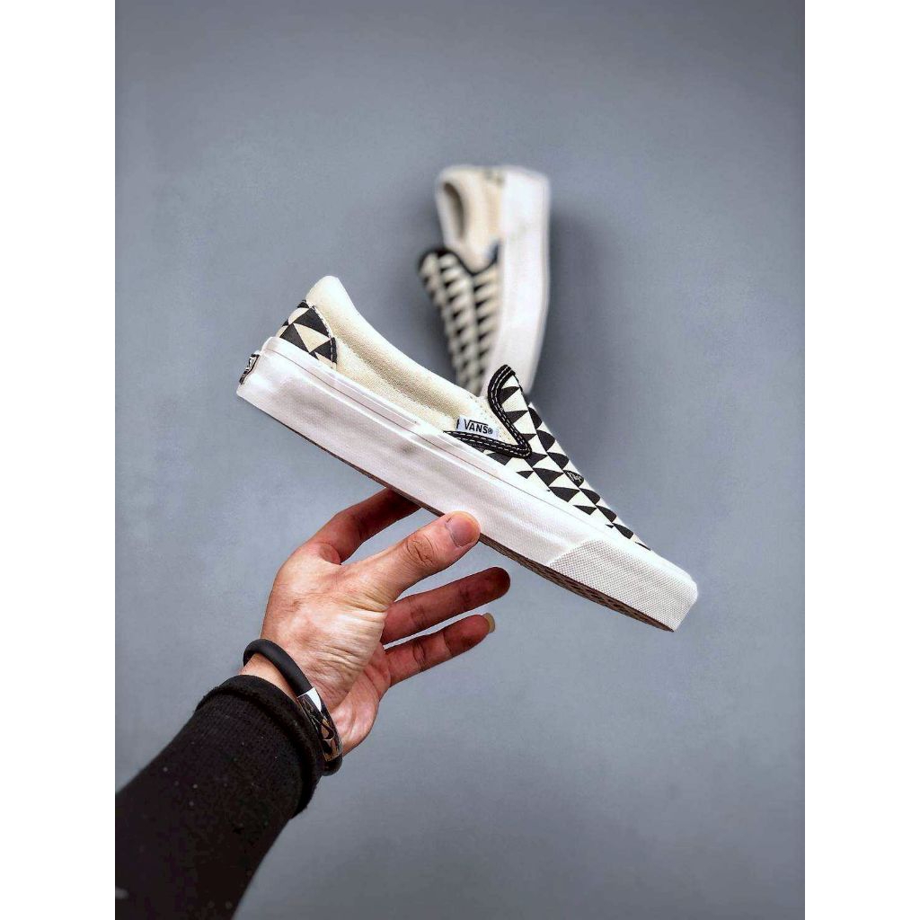 SepatuPilgrim Surf Supply X Vans Classic Slip On Off White Black