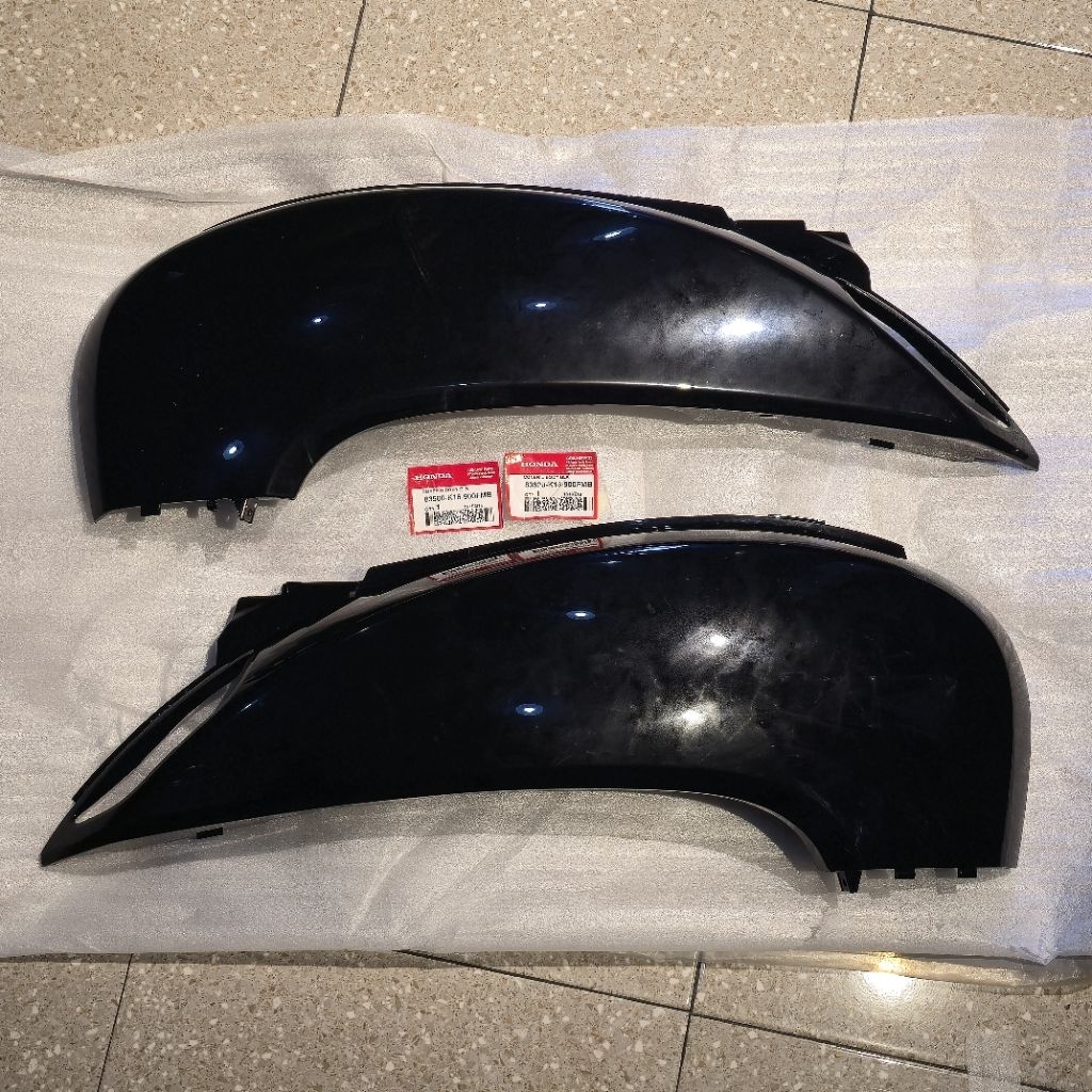 COVER BODY SAMPING BELAKANG KANAN KIRI SCOOPY FI INJEKSI K16R K16G HITAM GLOSSY ORIGINAL AHM 83500 8