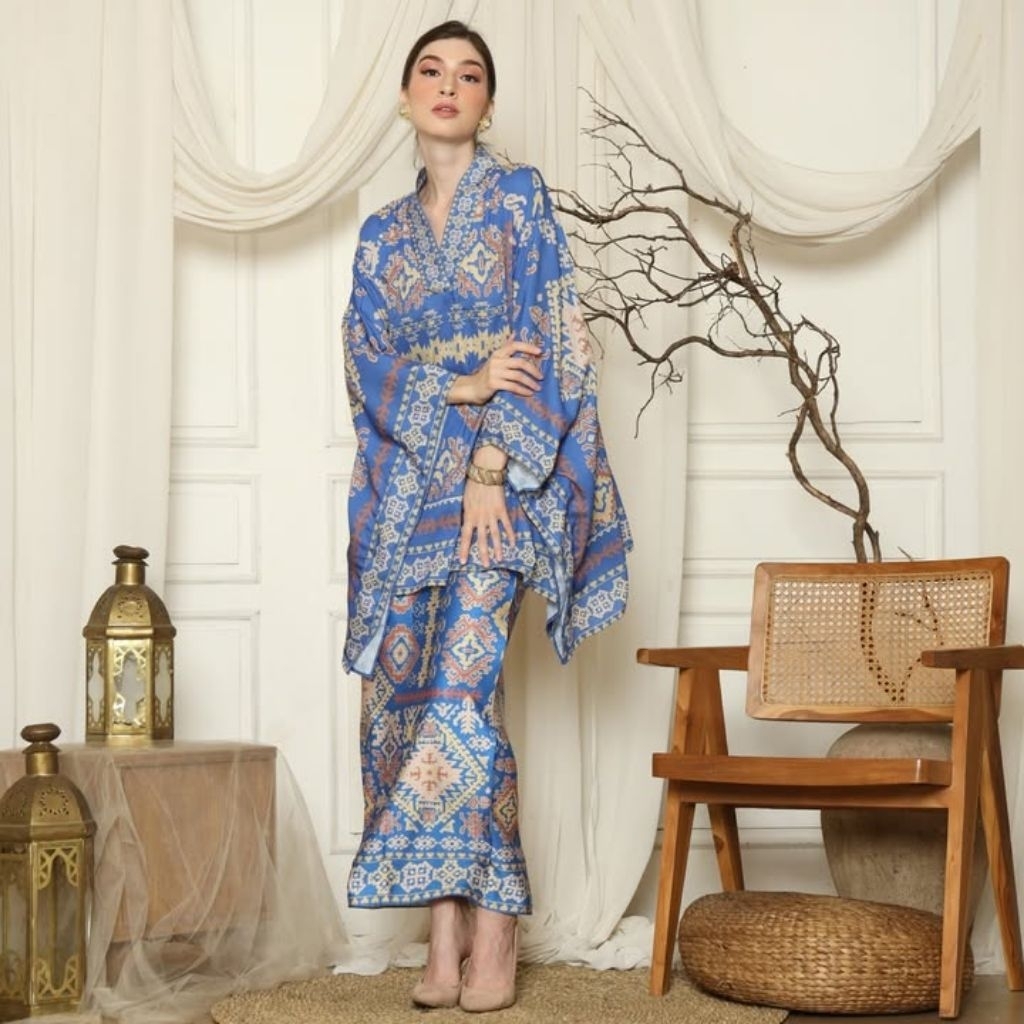 Kebaya Biru | Kebaya Blue | Kebaya Premium | Kebaya Wisuda | Kebaya Modern | Kebaya Wanita | Baju Ku