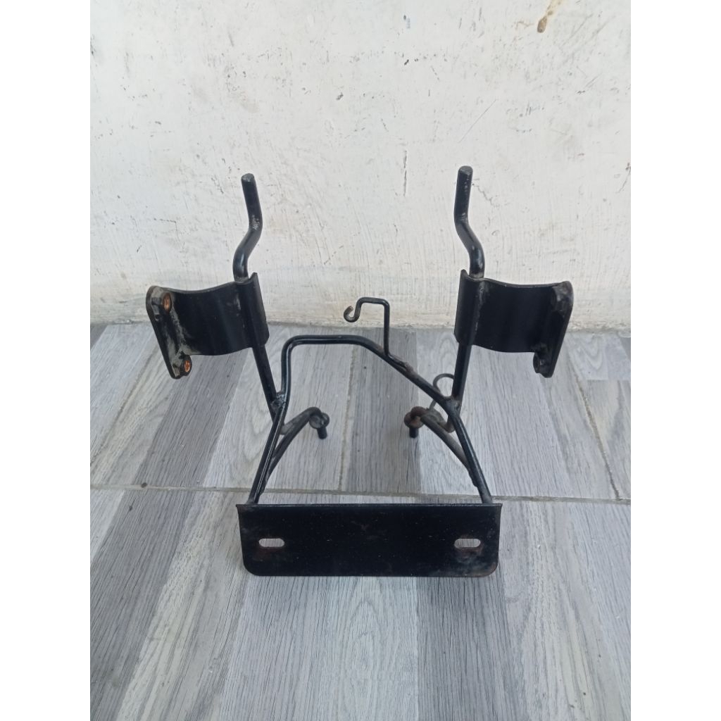 bracket lampu depan Megapro Primus original second