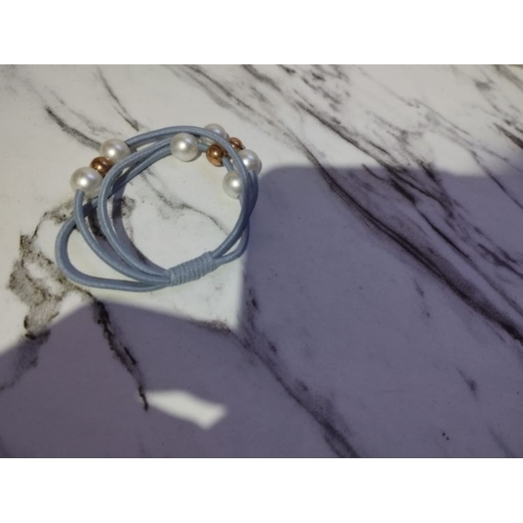 Ikat Rambut Mutiara Elastis Korea - Warna Biru Muda, Elastis, Desain Elegan