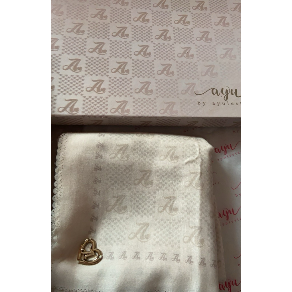 HIJAB AYU BY AYU LESTARI SERIES WONDER LOVE WARNA CREAM PRISME CANTIK