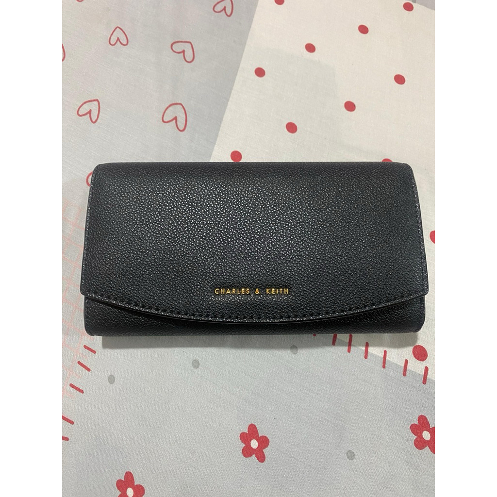 dompet panjang  wanita merek charles and keith