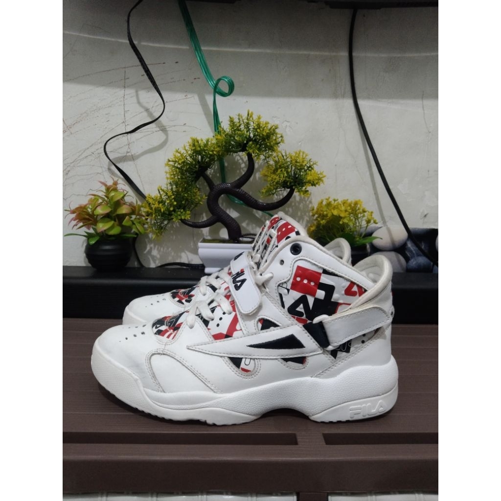 Size 37.5 • Sepatu Basket Fila Spoiler
