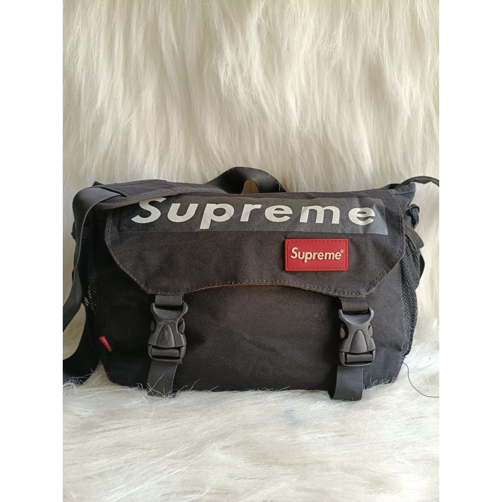 Tas selempang pria Supreme (made in canada) kondisi 90/100