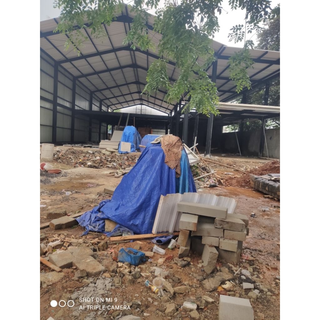 Kontruksi WF H-Beam untuk pabrik. gudang dan lapangan padel