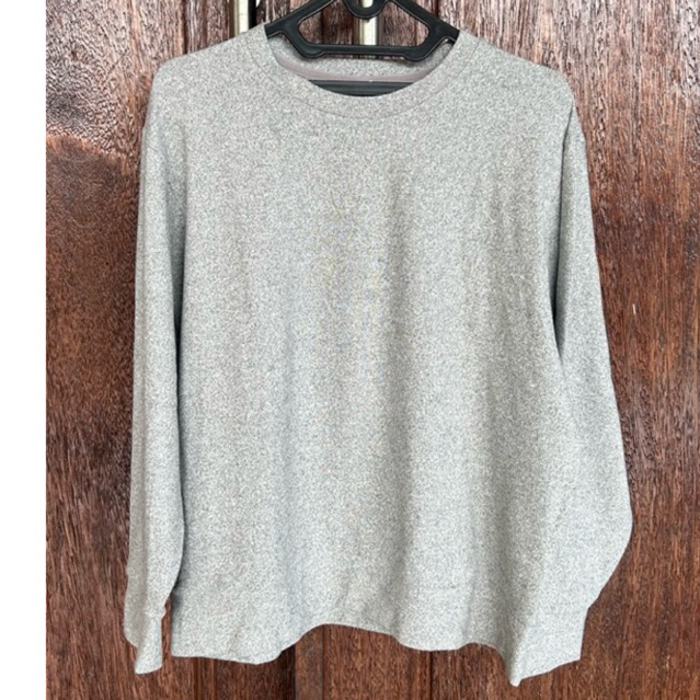 Uniqlo sweatshirt