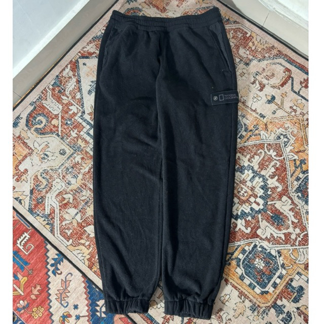 CELANA JOGGER NATIONAL GEOGRAPHIC HITAM