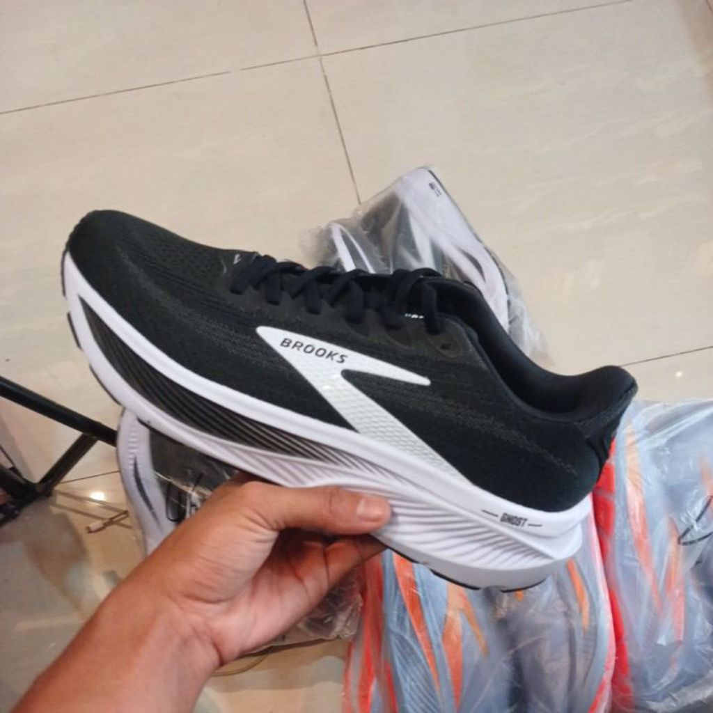 BROOKS GHOST 17 UK.46