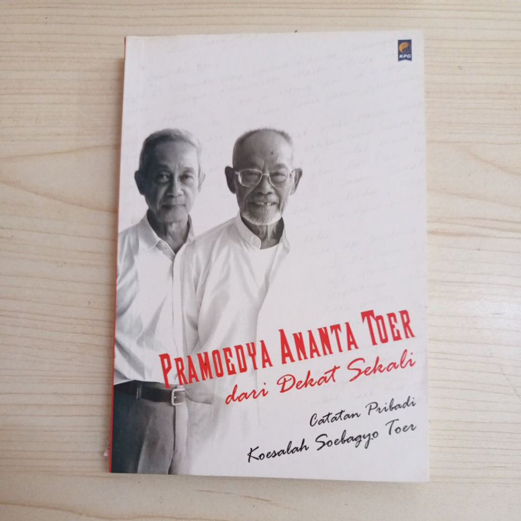 BUKU PRAMOEDYA ANANTA TOER DARI DEKAT SEKALI OLEH KOESALAH SOELANGYO TOER