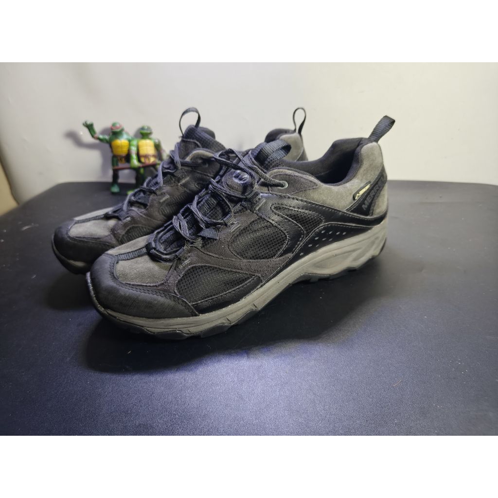 sepatu gunung merrel hitam second size 42