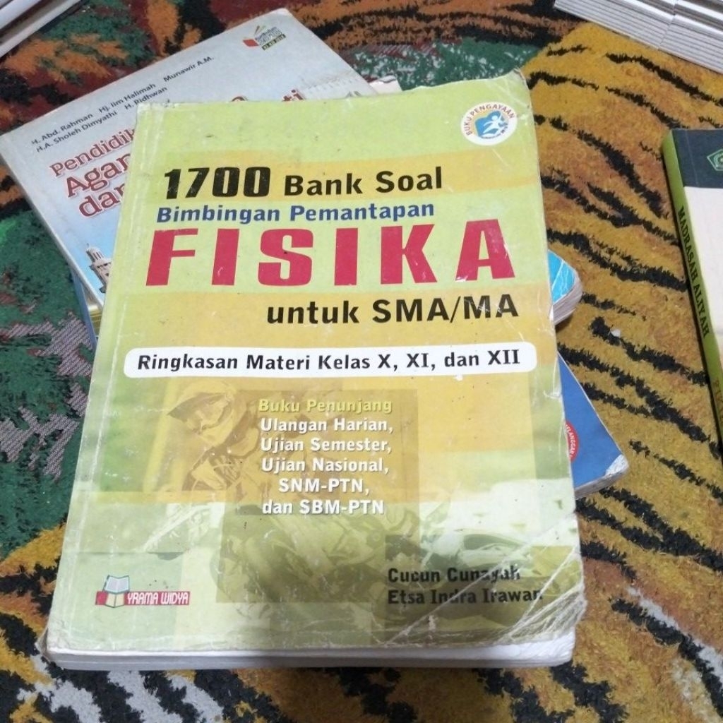 buku 1700 bank soal fisika untuk SMA