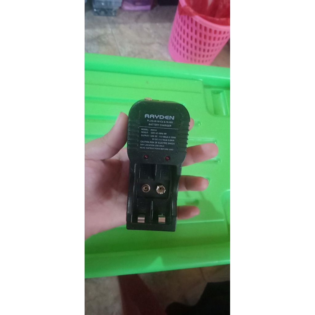 RAYDEN PLUG-IN Ni-Cd & Ni-MH BATTERY CHARGER RD516 BEKAS PAKAI