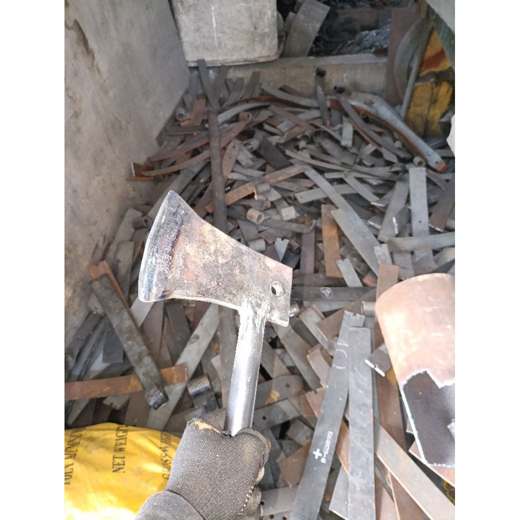 kampak baja per asli
