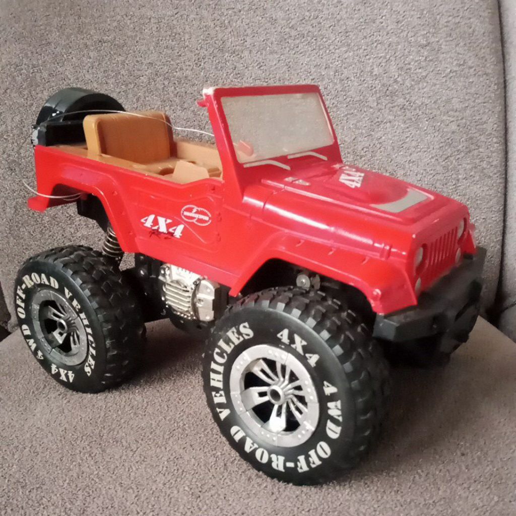 mobil jeep merah RC (junk) pajangan/sparepart