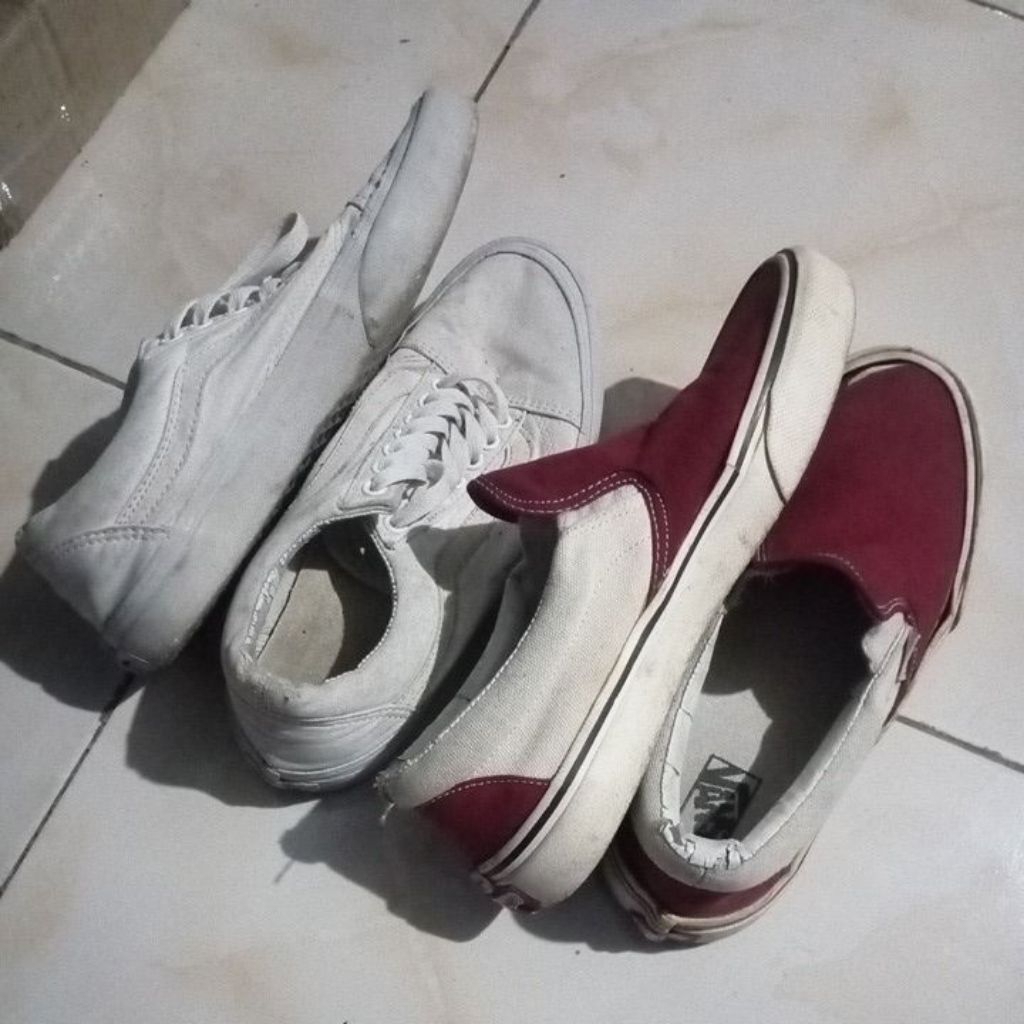 Sepatu Second Vans Old School White dan Vans Slip On Red White