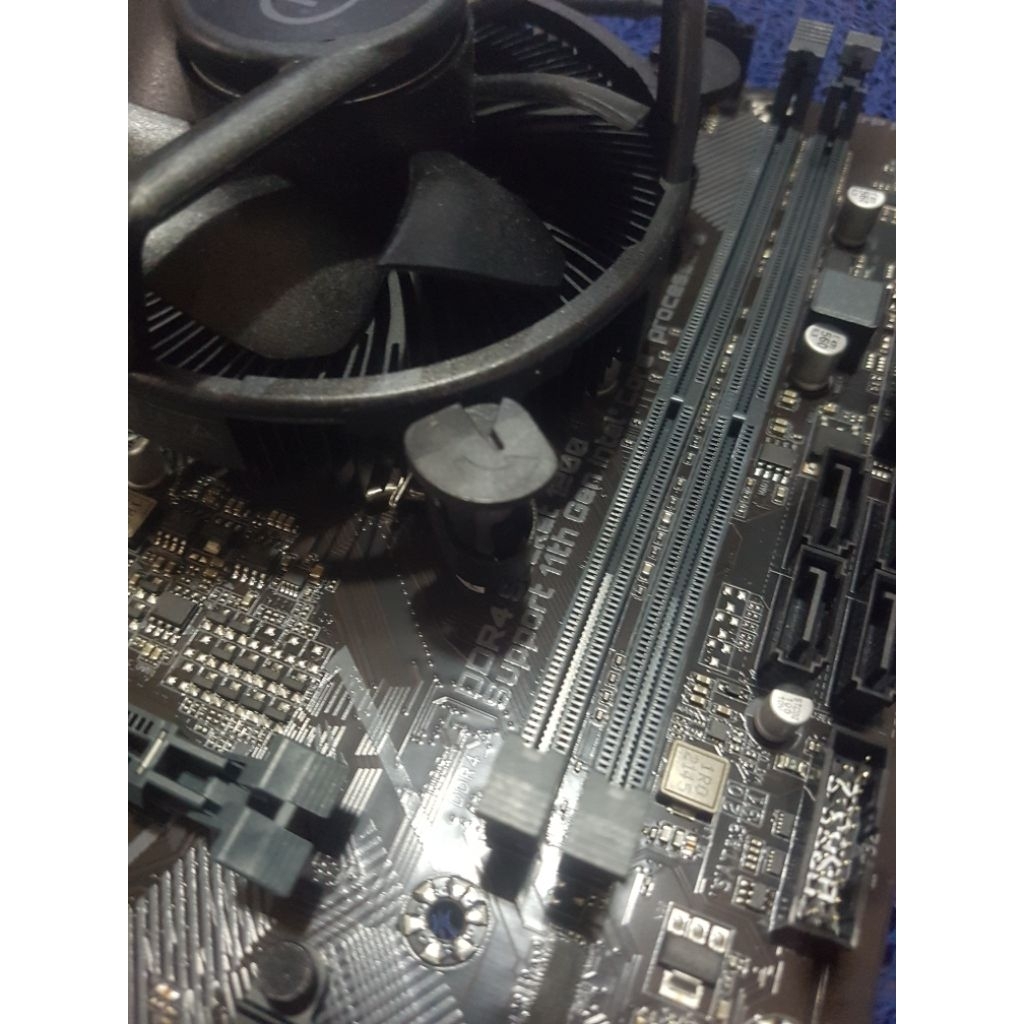 i7-10700F Gygabite H510