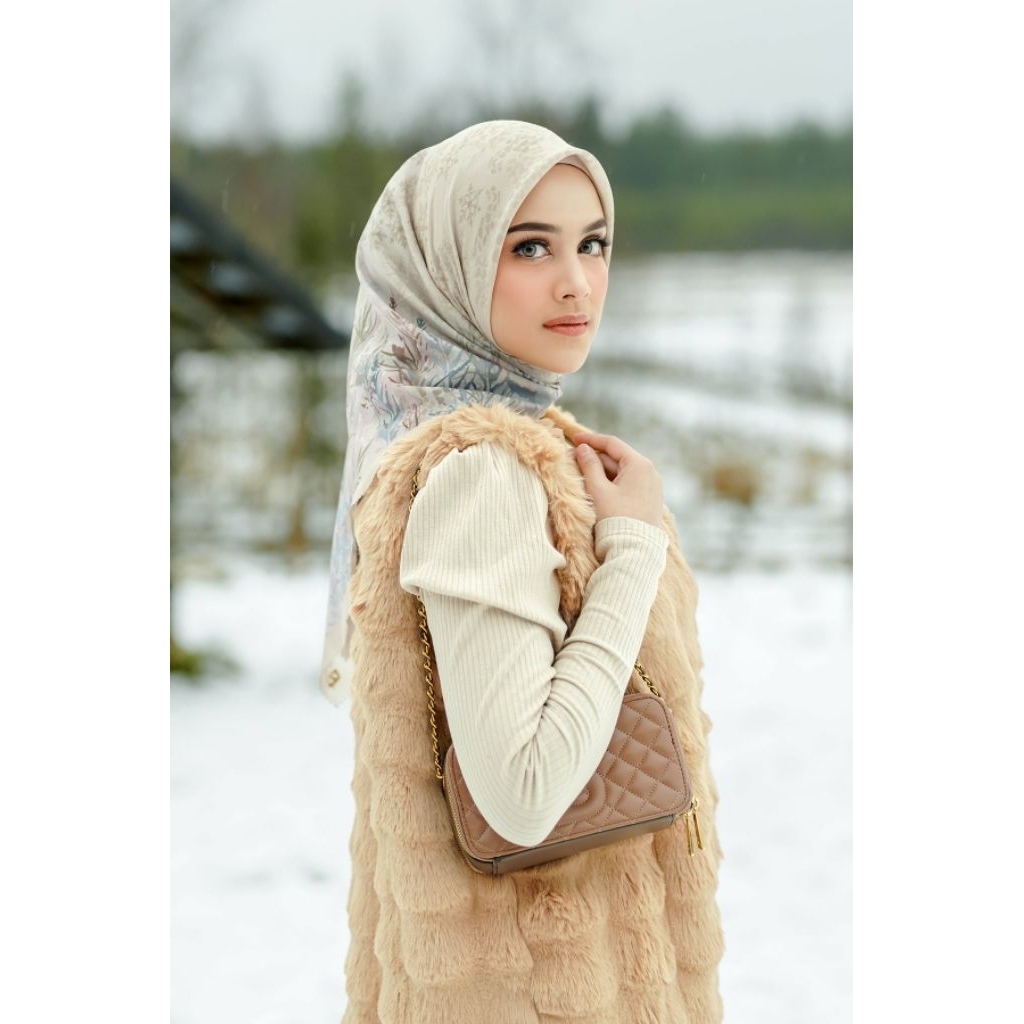 Buttonscarves Disney's Frozen Square Almond