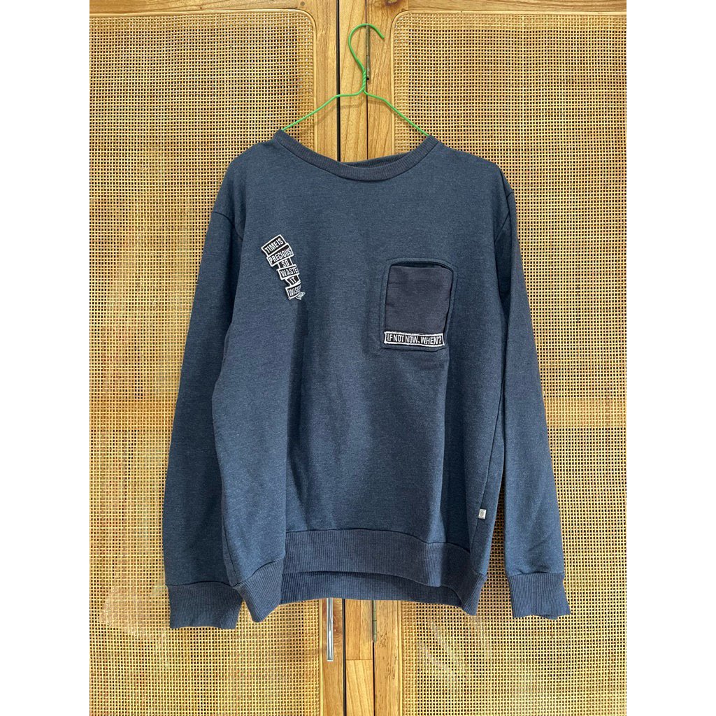 sweater nevada preloved