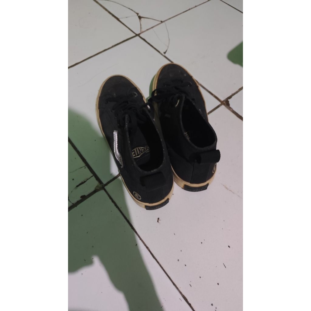 Sepatu Ventela x Evil x Papa Gading