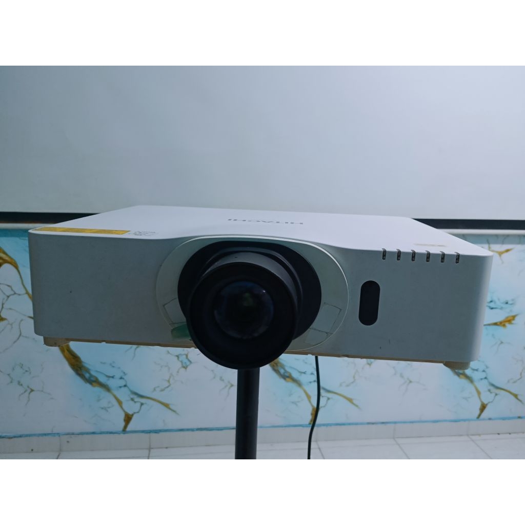 proyektor Hitachi CP-WX8265 (minus)