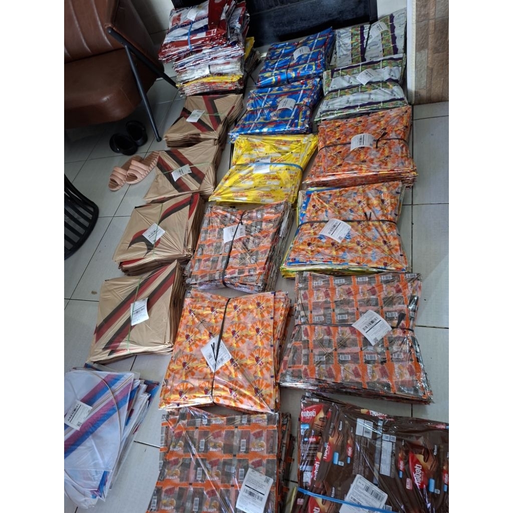 Layangan isi 100 pcs layangan plastik ukuran 58 layangan super