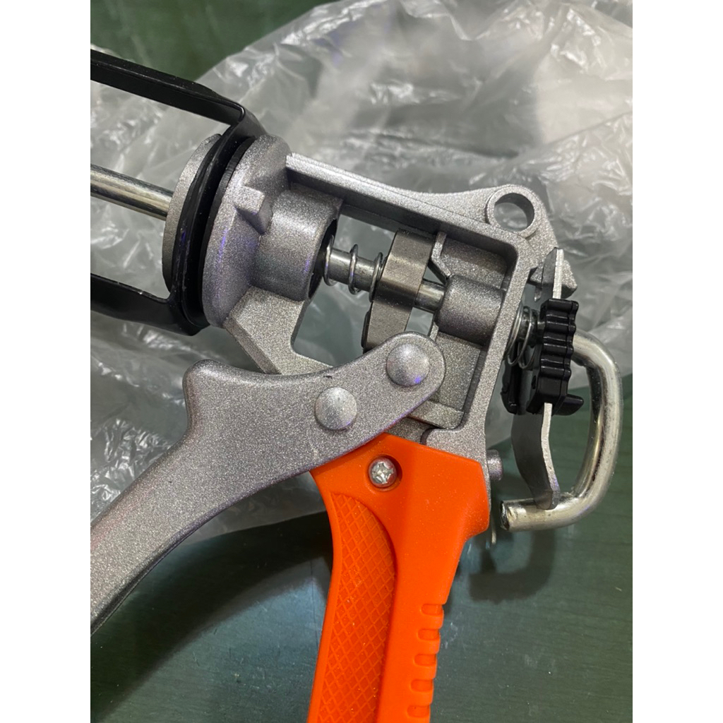 Gun Lem Sealant Besi Kuat tahan lama