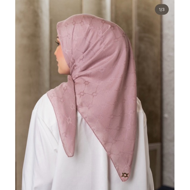 preloved wearing klamby monogram plain chain scarf 2.0 cameo rose