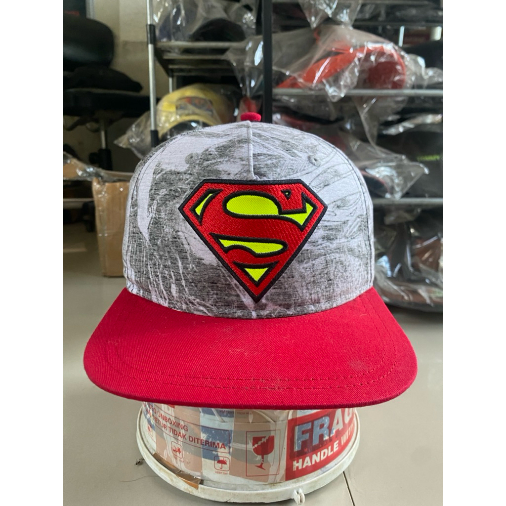 Topi Snapback Full AOP Superman Official Tag