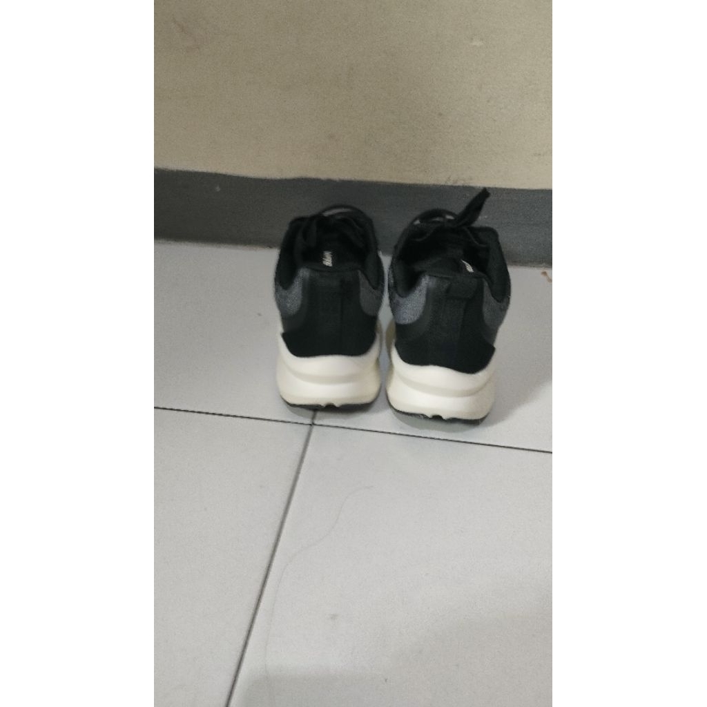 SEPATU RUNNING LOTTO SECOND Size 44