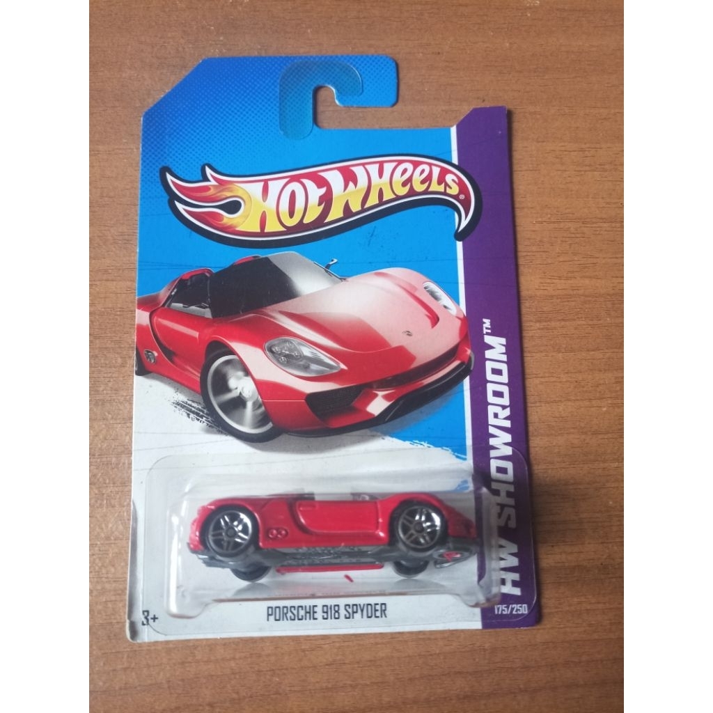 Porsche 918 spyder merah