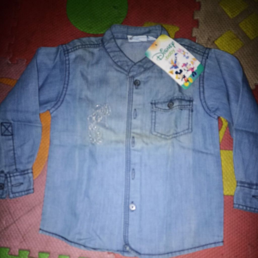 kemeja anak  jeans size m brand ada bekas lipatan