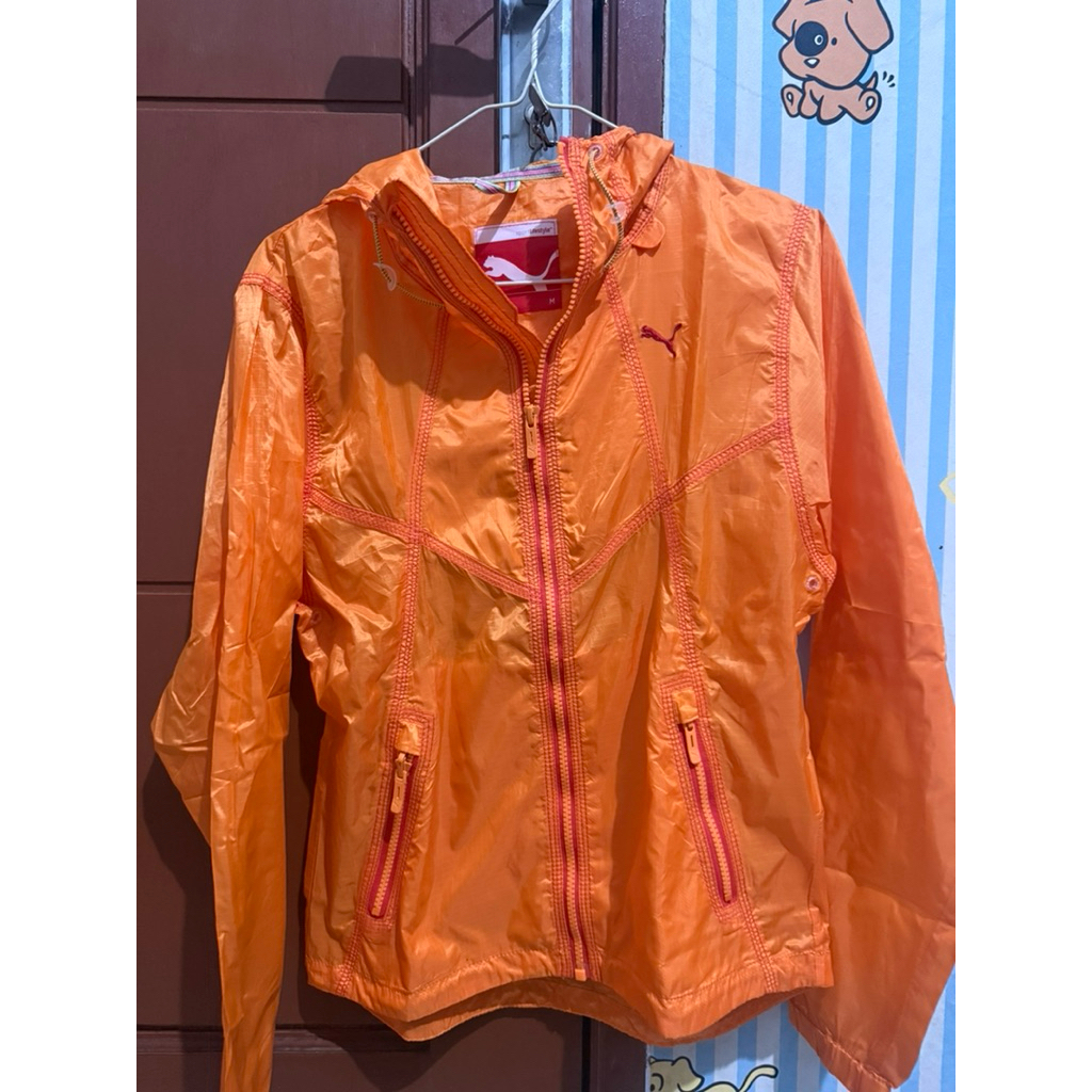 Preloved jaket olahraga