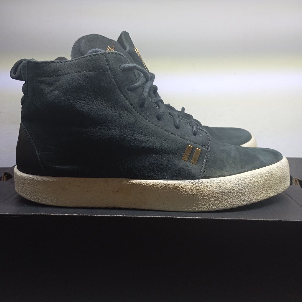 Giuseppe Zanotti Black in Suede Size 42