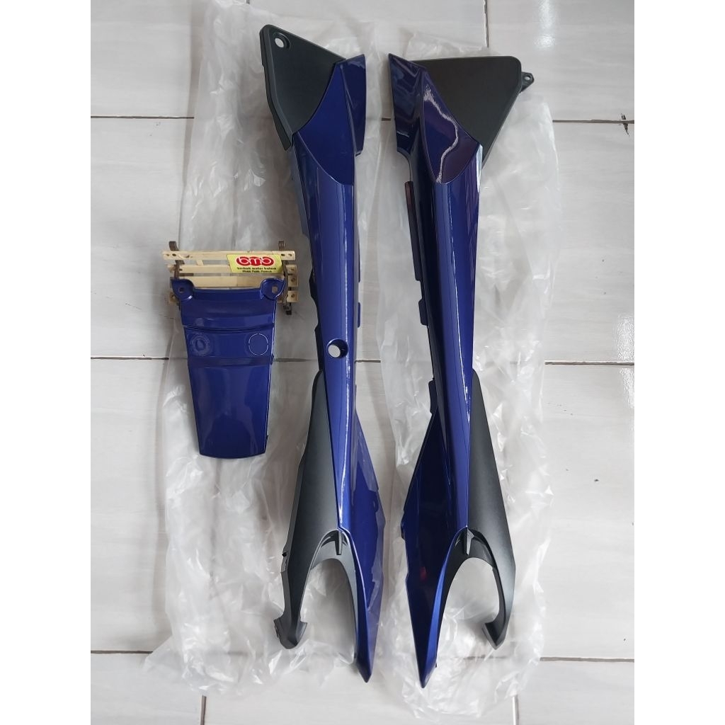 Yamaha RXZ Catalyzer cover body samping belakang rear side cover biru