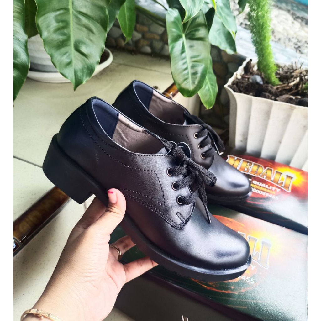 Sepatu Kulit Wanita Sepatu Sekolah Sepatu Pantofel Tali