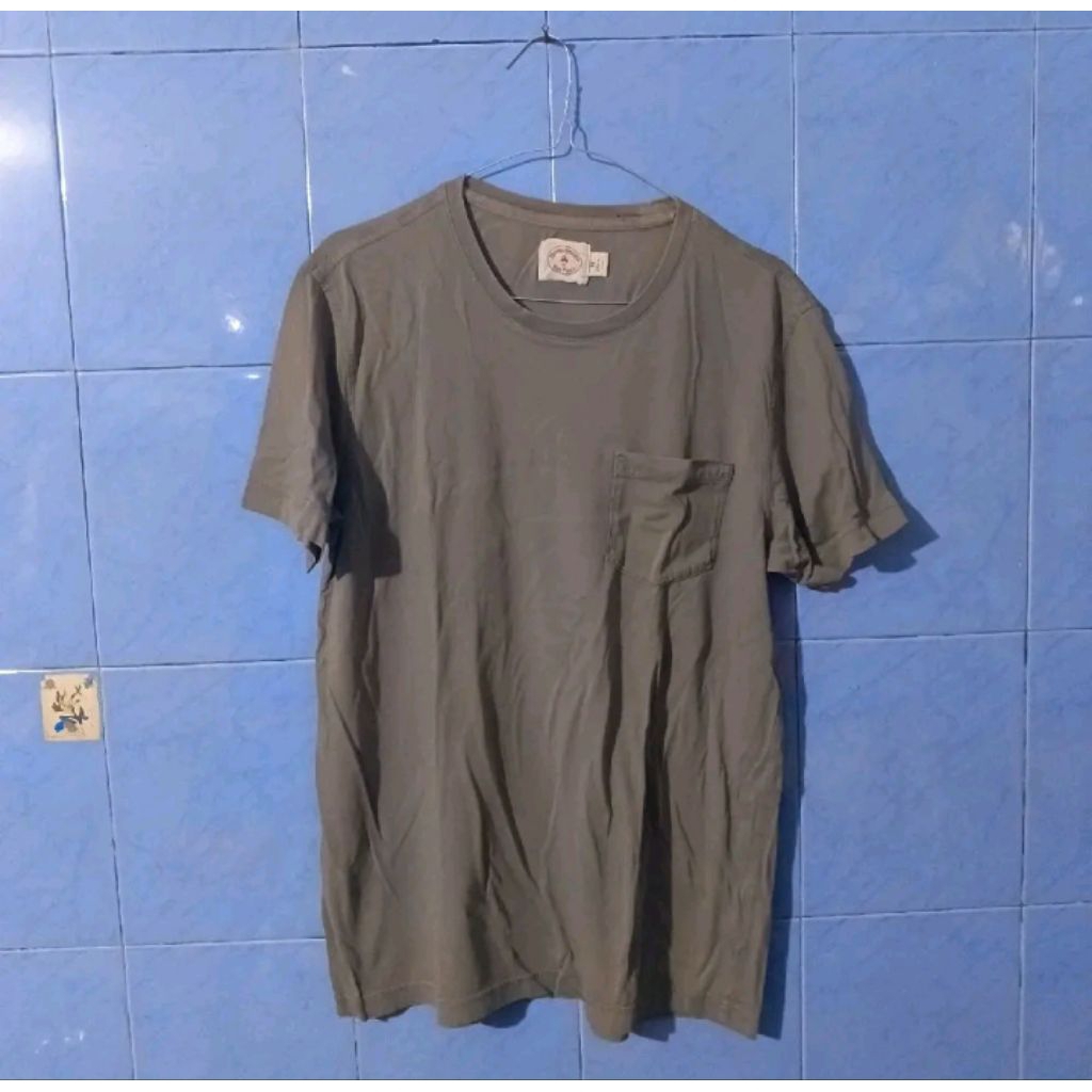 kaos Brooks brother ber poket abu abu