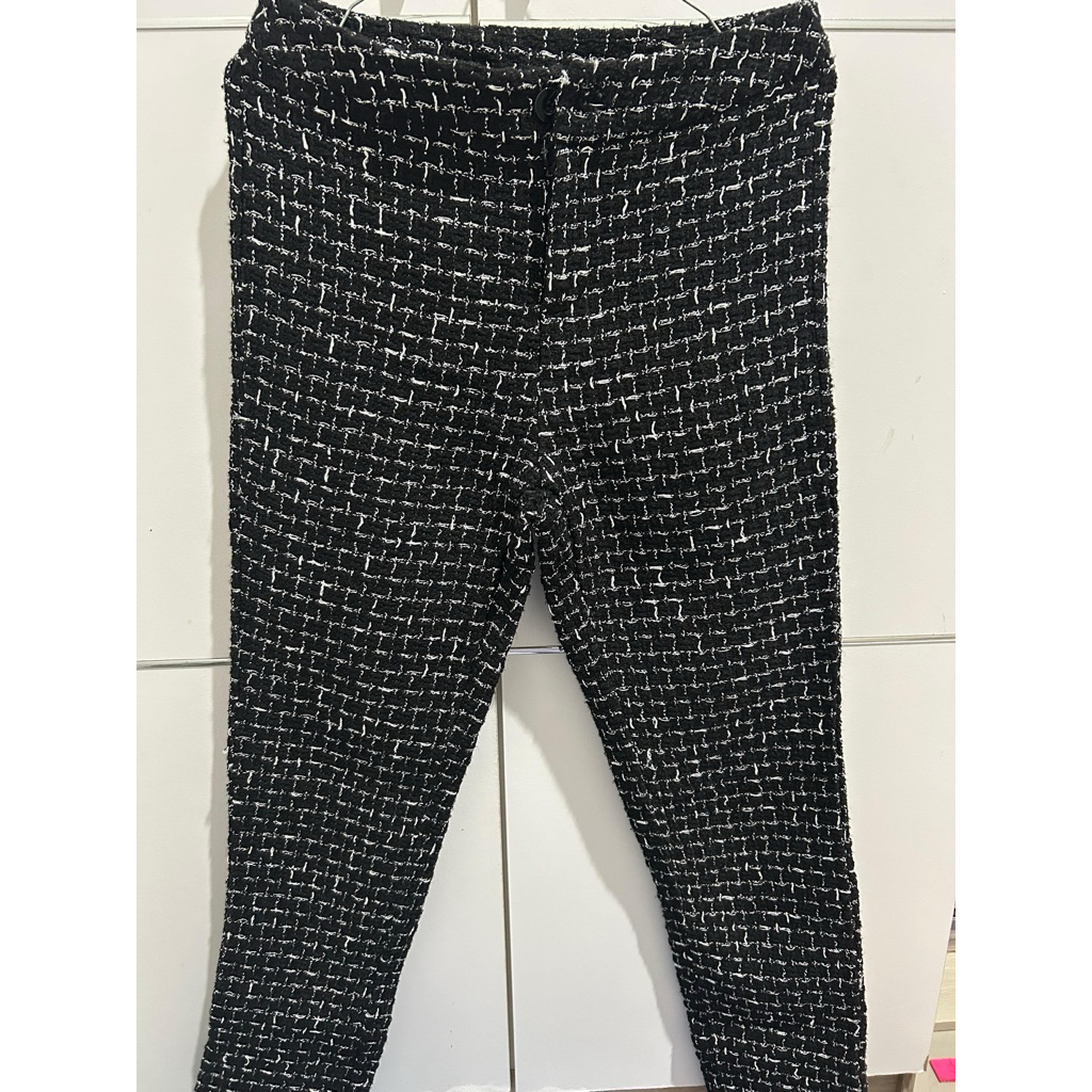 PRELOVED - CELANA HITAM