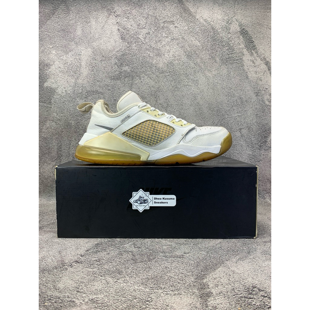 Sepatu Second   Air Jordan Mars 270 Low 'Pure Money'  Size 42 Insole 26,5 cm  Original Guarantee 100