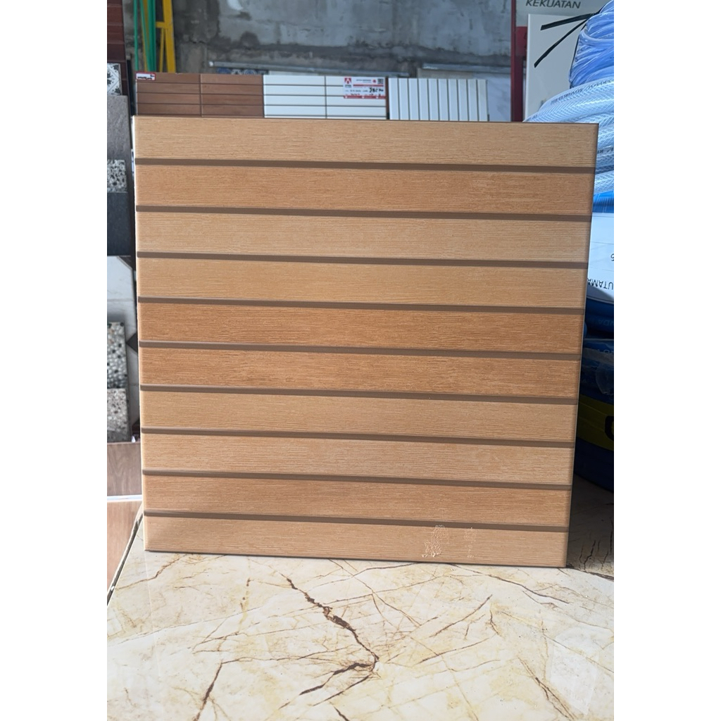 KERAMIK LANTAI DINDING MOTIF KAYU GLOSSY 40x40 ATENA SPAINWOOD COFFEE BROWN KW 1
