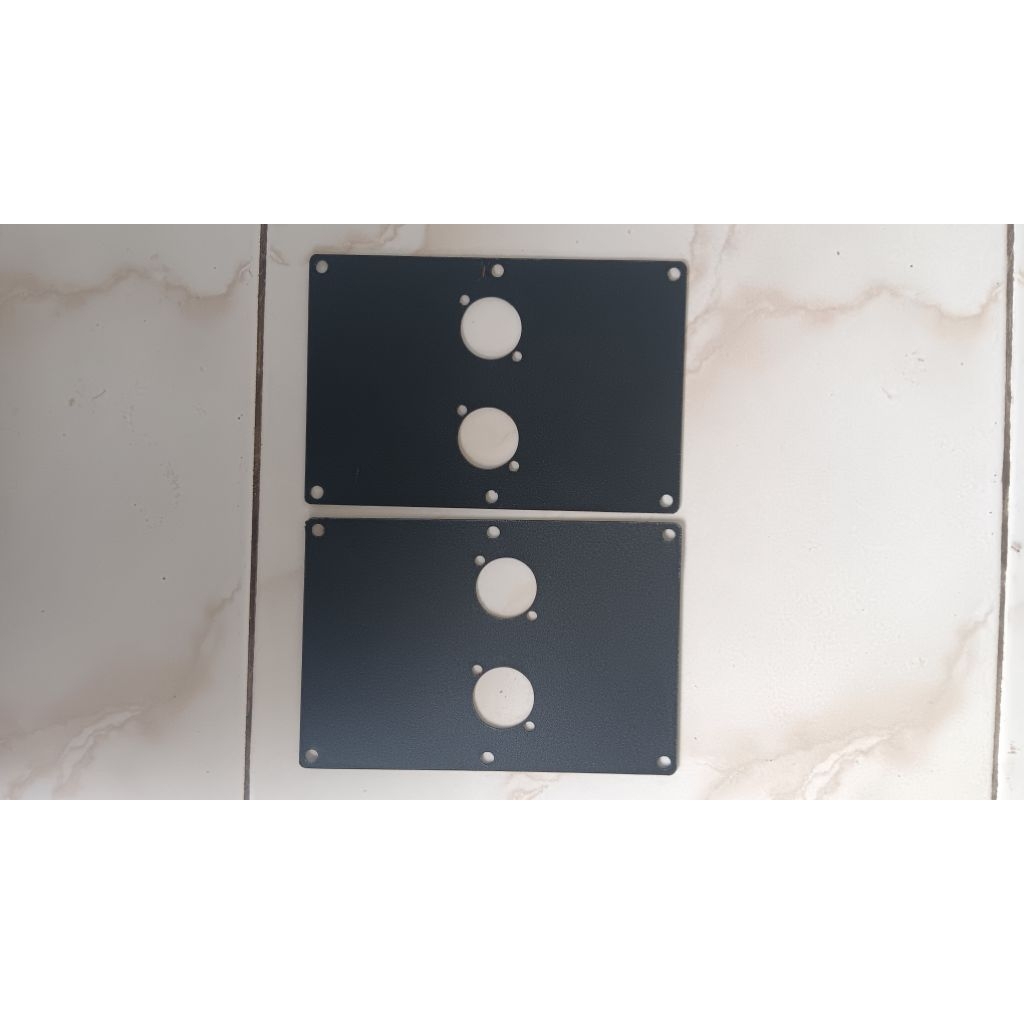 Plat Spikon Lubang 2 Bahan Besi Tebal 1,5 mm