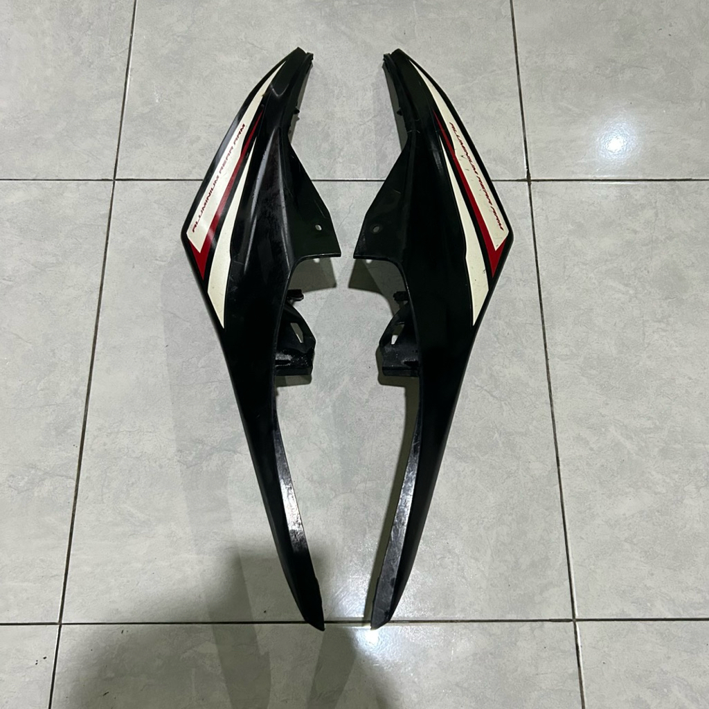 Body Belakang Yamaha R15 V2 2PK Original Copotan