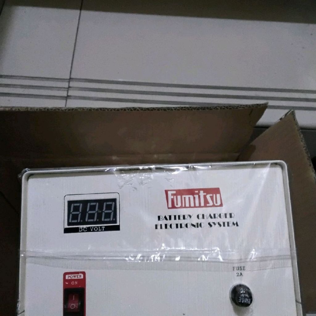 FUMITSU CF 1024 EL FULL AUTOMATIC BATTERY CHARGER 24V
