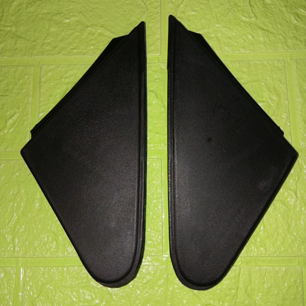 COVER SEGITIGA SPION LUAR GARNISH PILAR AVANZA / XENIA 2012 - 2018