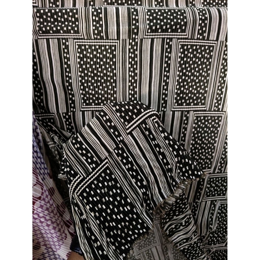 kain satin frisket motif warna hijau botol / kain satin motif / kain satin premium