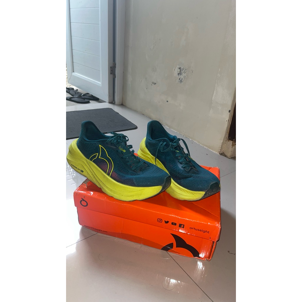 Preloved Sepatu Running Wanita Pria Ortuseight Hyperblast 2.1 (original) Sacramento/Lyme Size 43