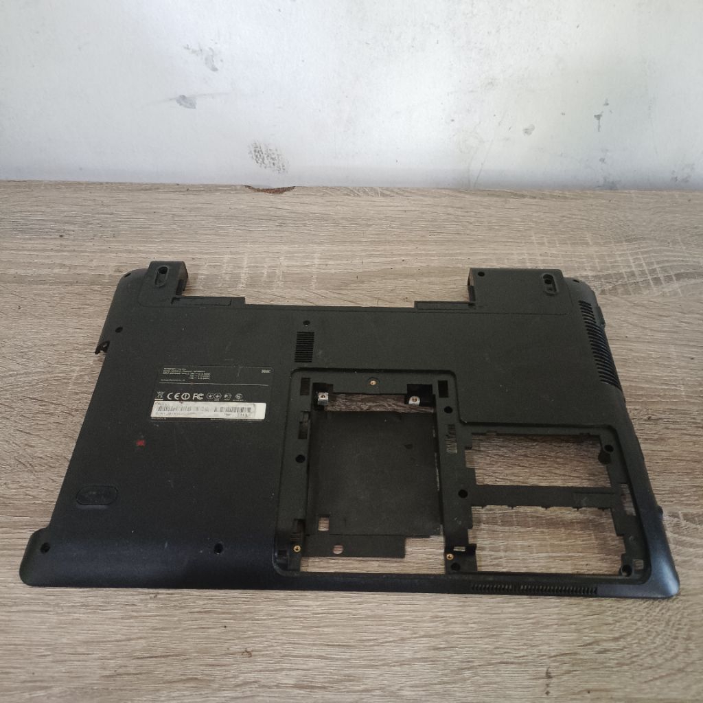 Casing Cassing case kesing Bottom bagian bawah laptop Samsung NP300E4E NP300E4V NP270E4V