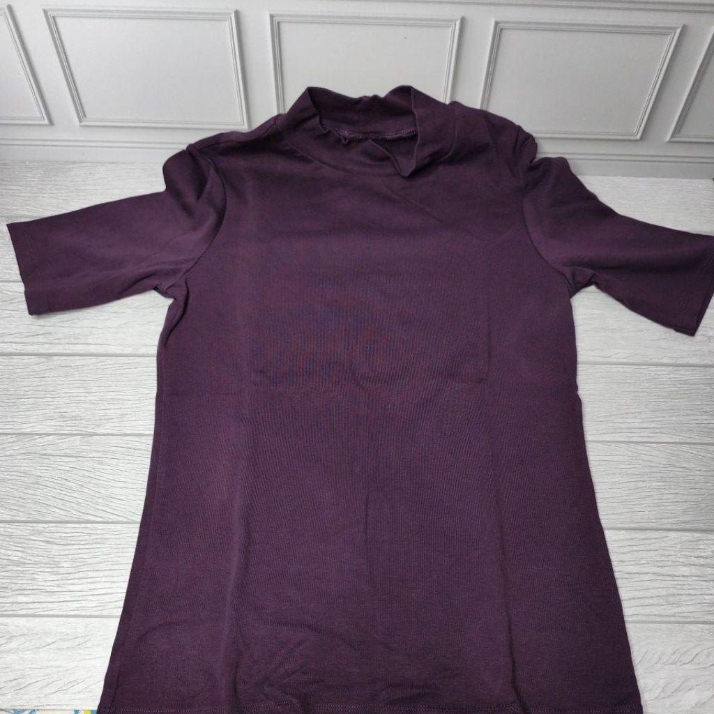 atasan uniqlo purple atasan kerah tinggi uniqlo atasan ungu baju uniqlo