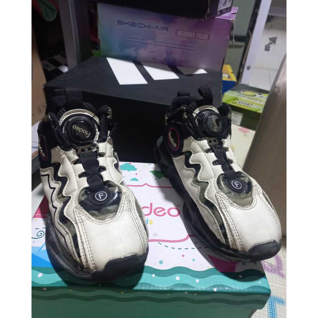 Sepatu Anak Laki-laki Putih Hitam Fladeo